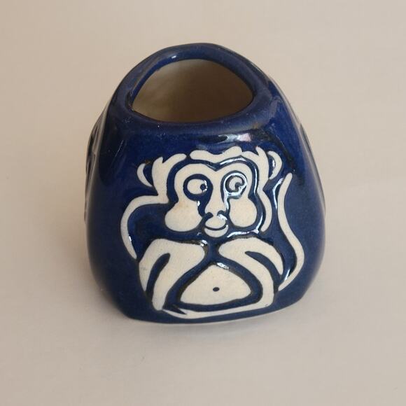 3 Wise Monkeys Hear Speak See No Evil Canadian Art Pottery Blue Vase Cup CPNP - Picture 3 of 8
